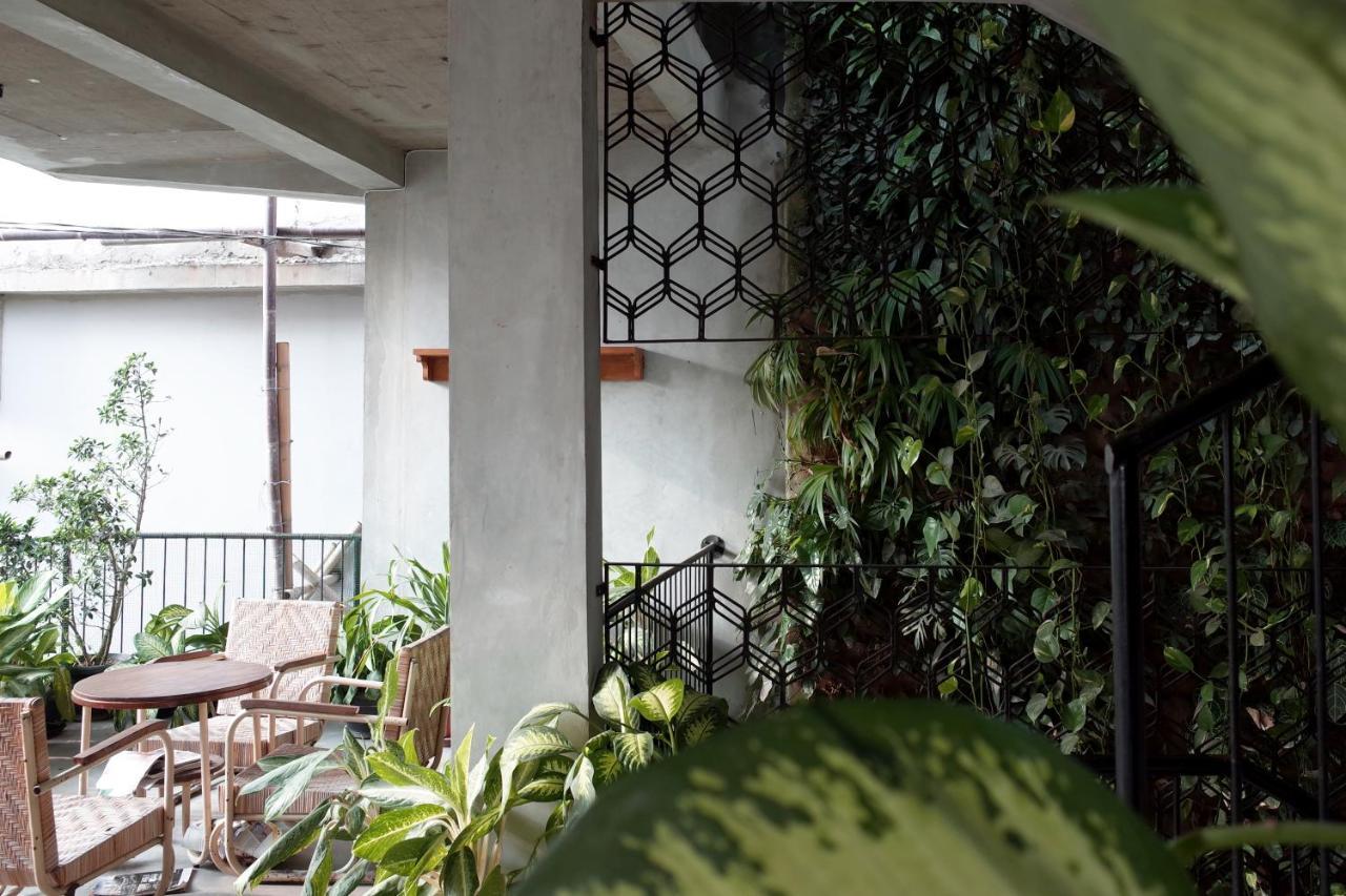 Pawon Cokelat Guesthouse Yogyakarta Esterno foto